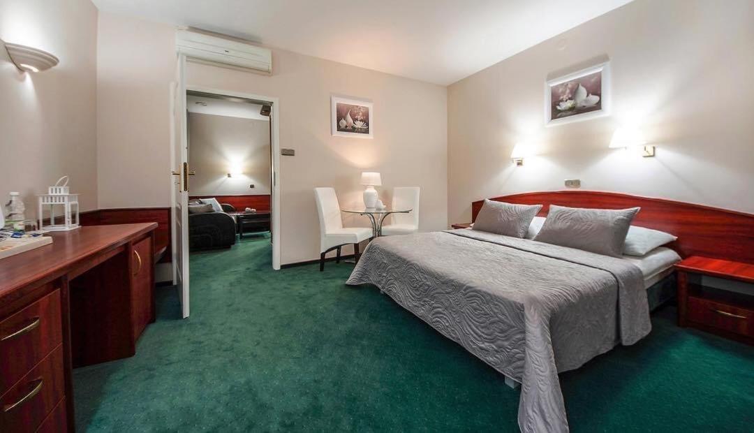 Hotel Sara Koło Dış mekan fotoğraf