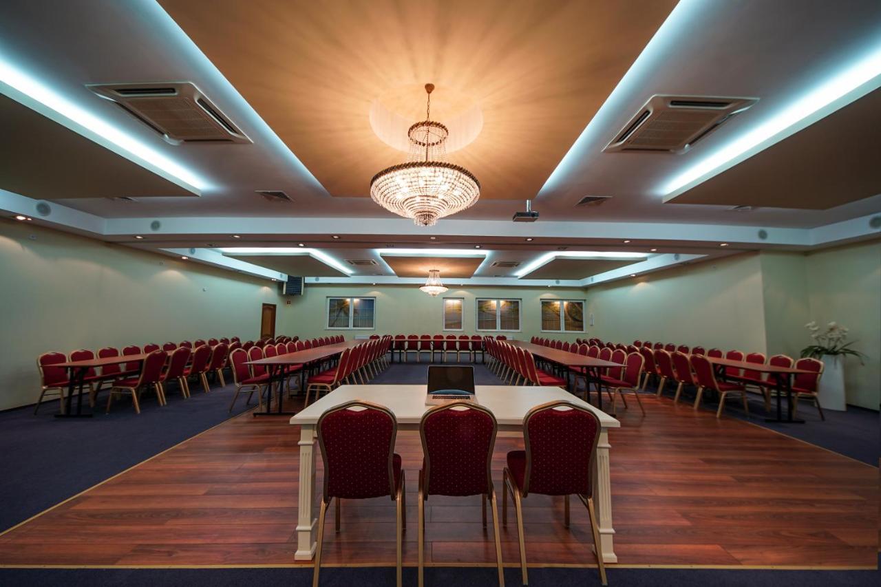 Hotel Sara Koło Dış mekan fotoğraf