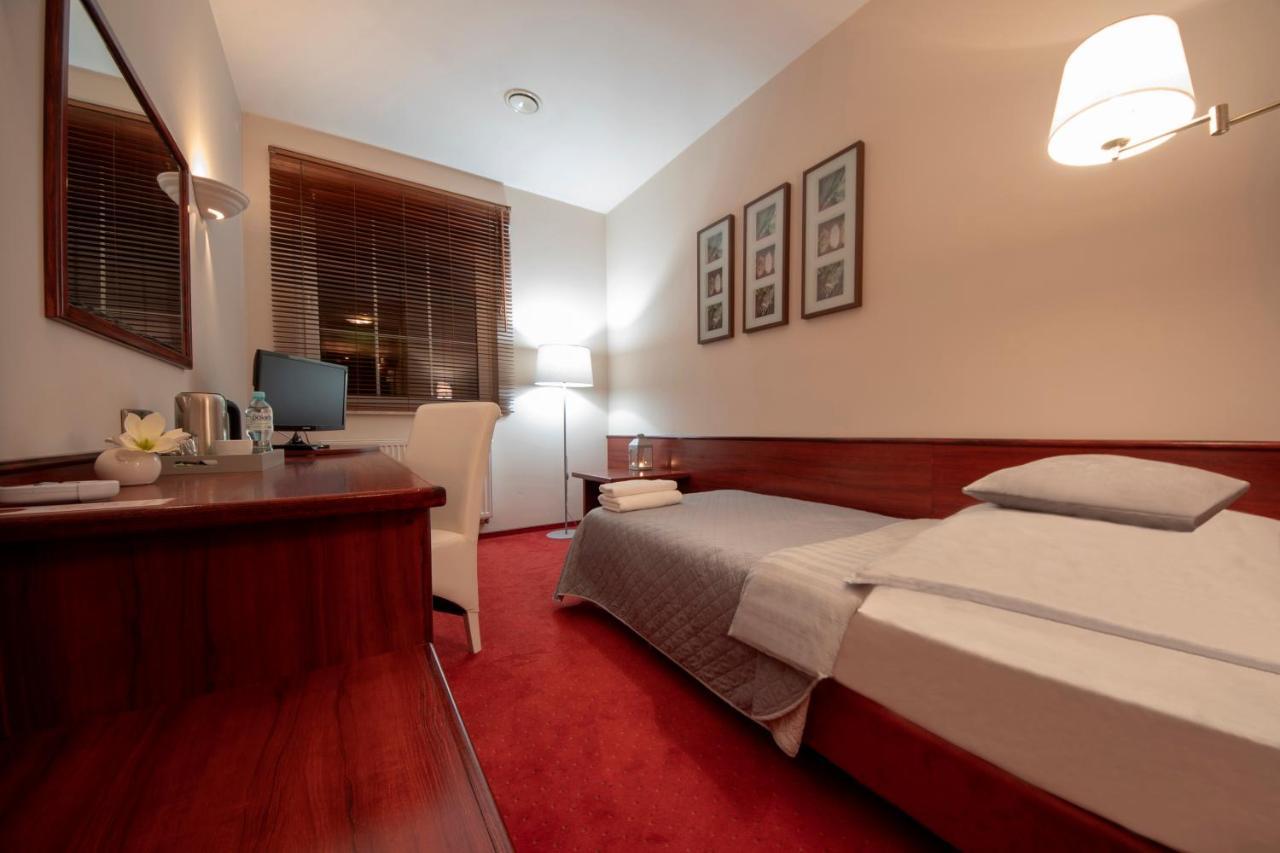 Hotel Sara Koło Dış mekan fotoğraf