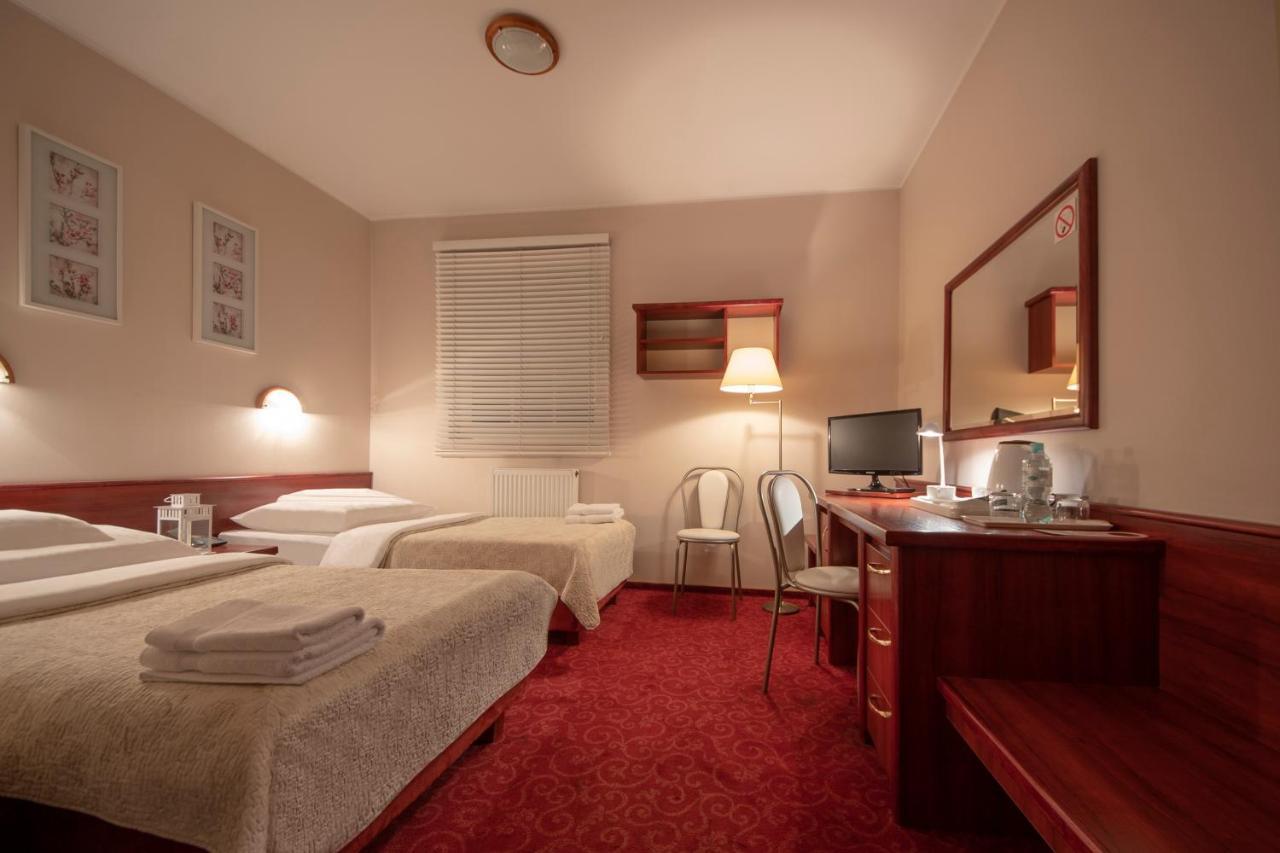 Hotel Sara Koło Dış mekan fotoğraf