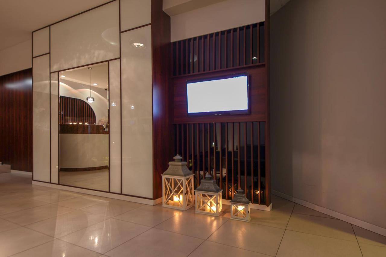 Hotel Sara Koło Dış mekan fotoğraf