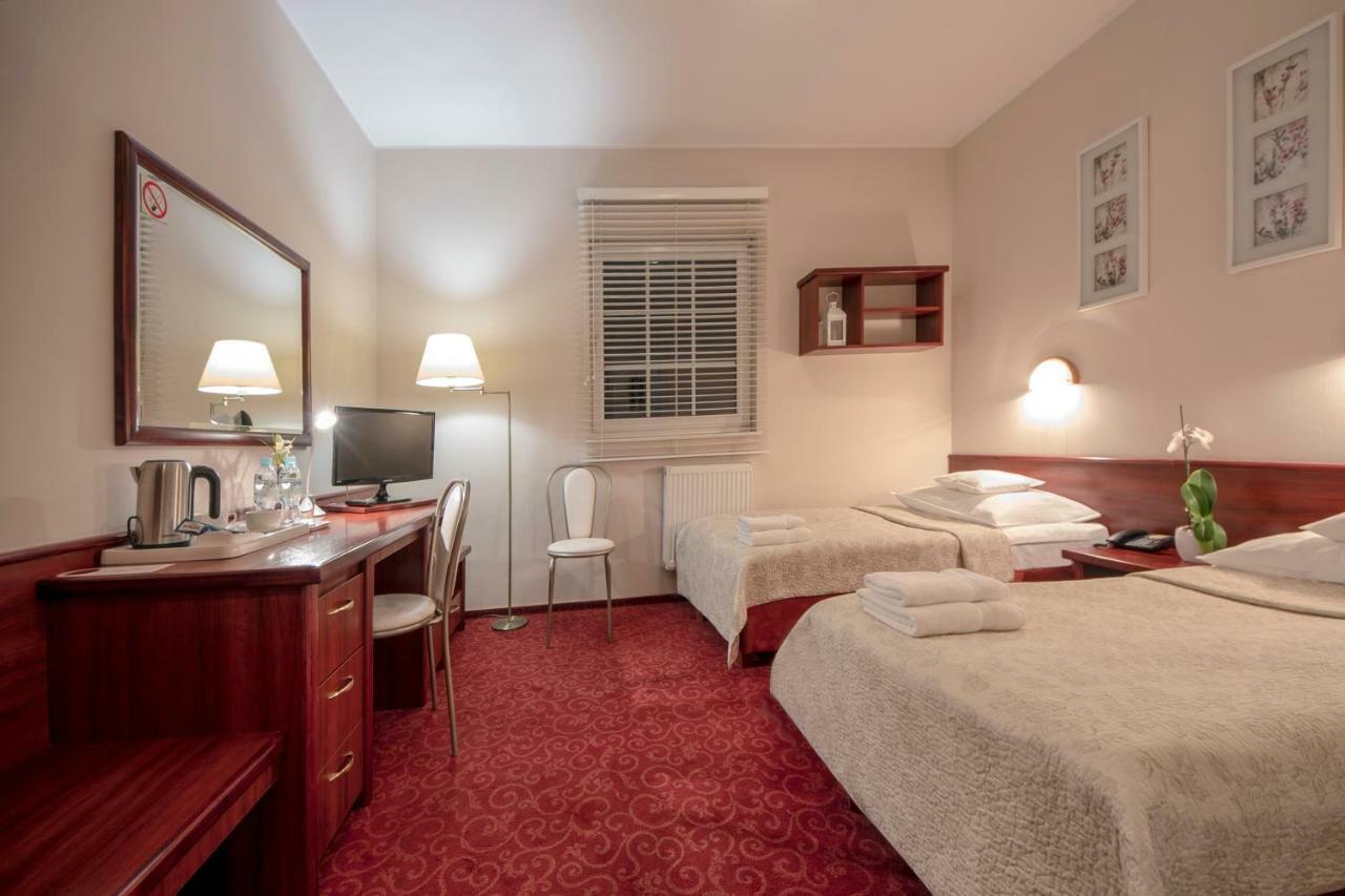 Hotel Sara Koło Dış mekan fotoğraf