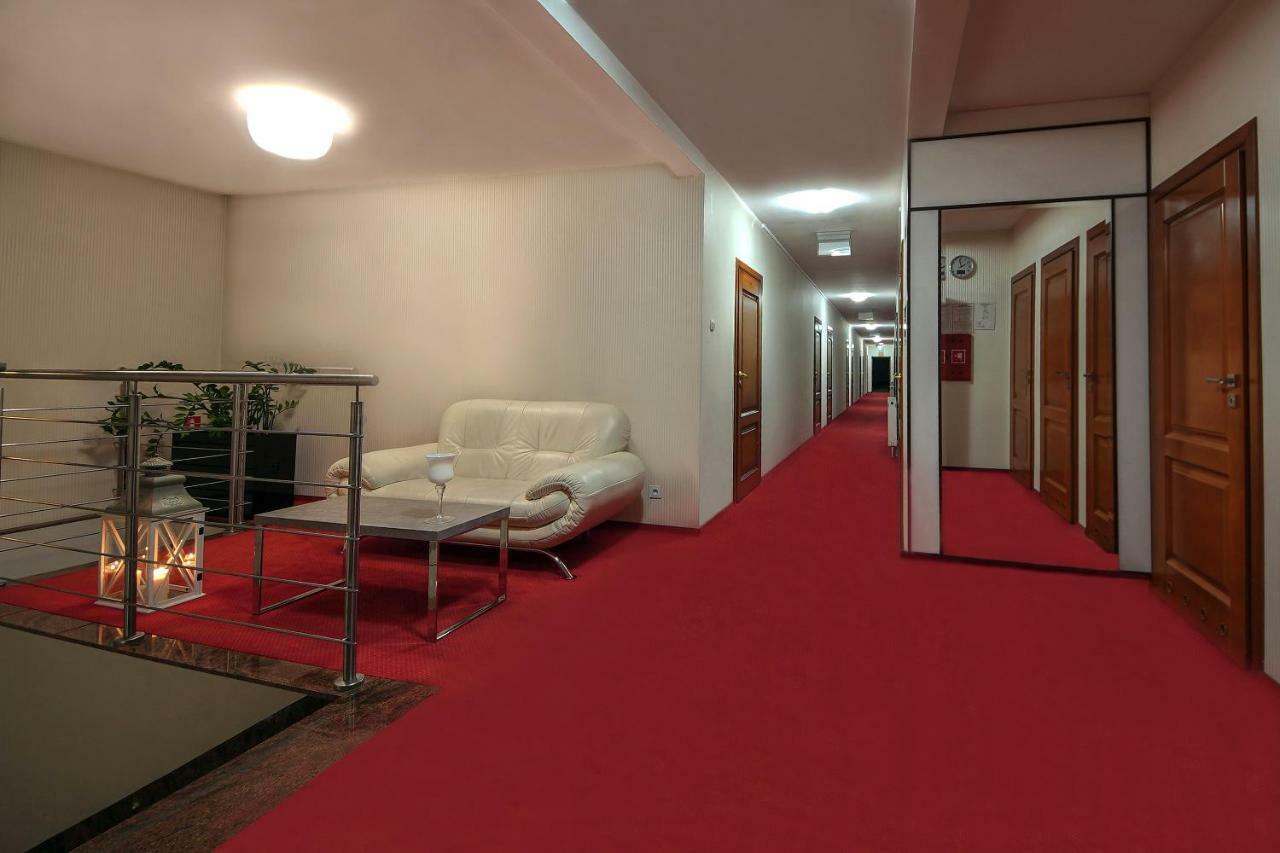Hotel Sara Koło Dış mekan fotoğraf
