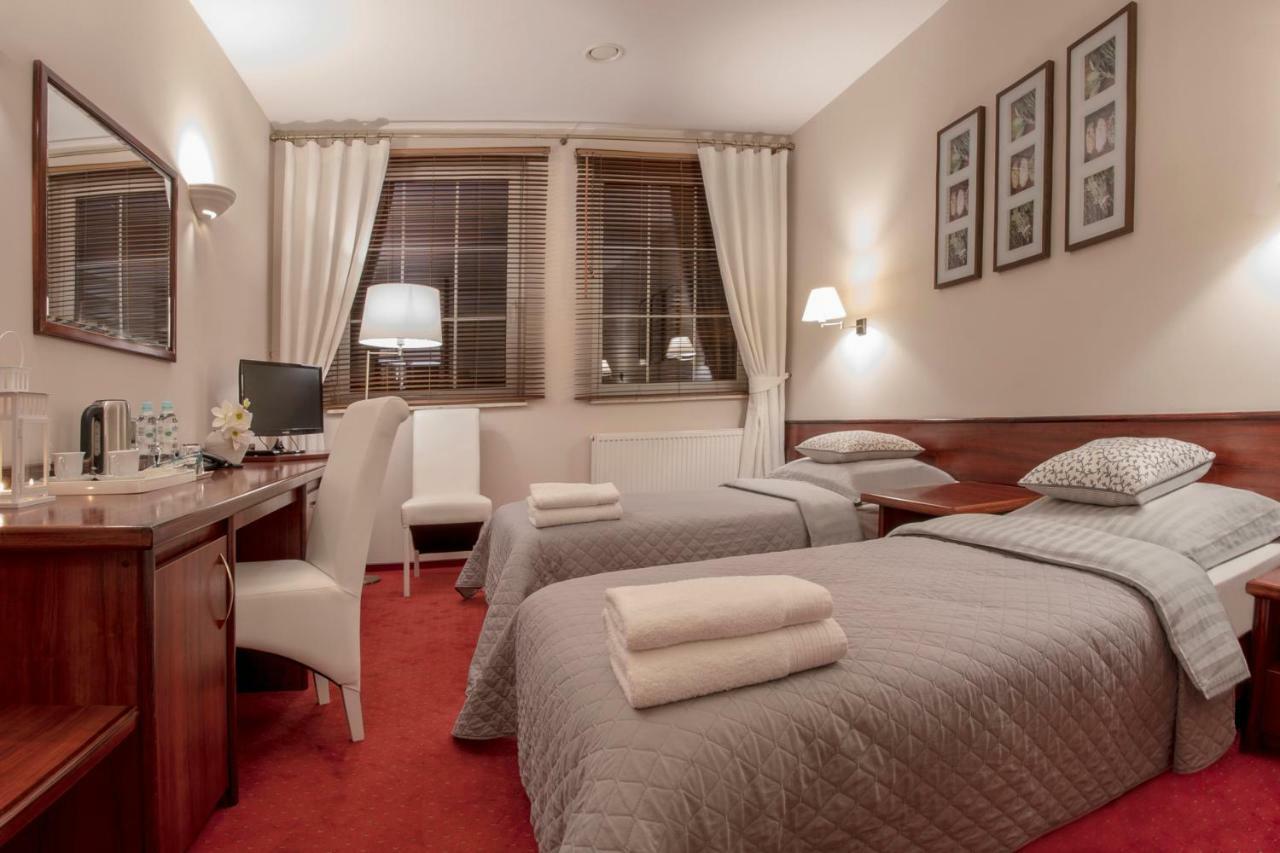 Hotel Sara Koło Dış mekan fotoğraf