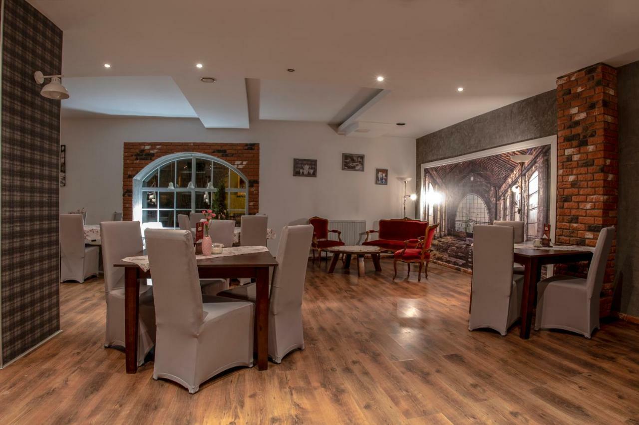 Hotel Sara Koło Dış mekan fotoğraf